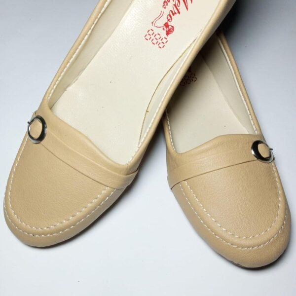 Women's Round Skin Pumps - Image 2